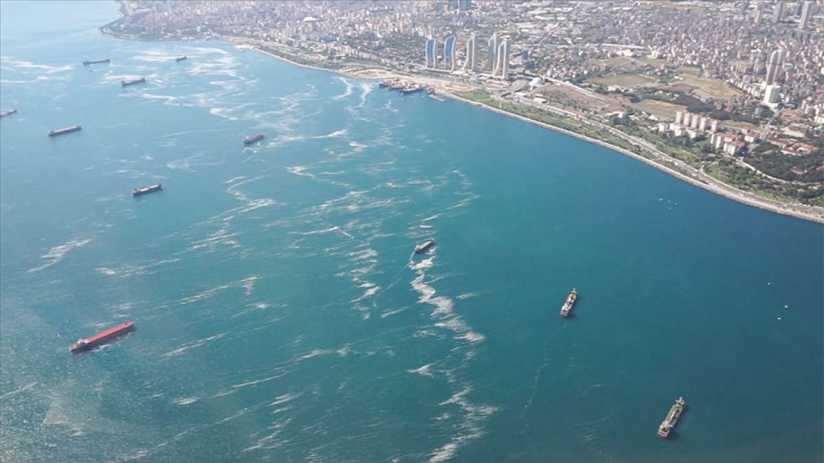 Marmara Denizi'ndeki müsilaj havadan görüntülendi