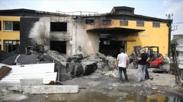 Mersin'de geri dönüşüm tesisinde çıkan yangın söndürüldü