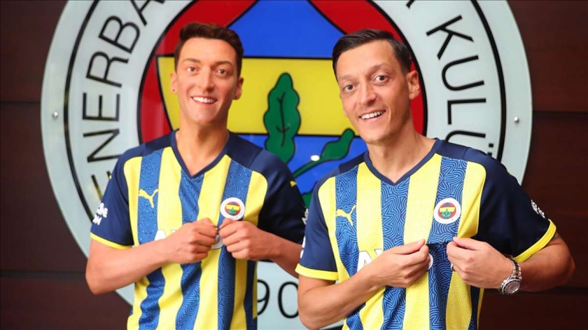 Mesut Özil'in balmumu heykeli, İstanbul'a getirildi