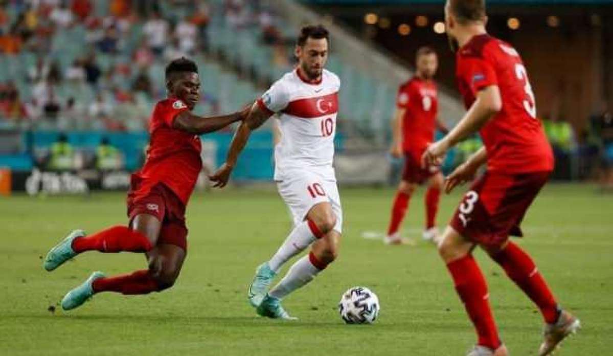 Milan'dan ayrılan Hakan Çalhanoğlu, Inter yolunda