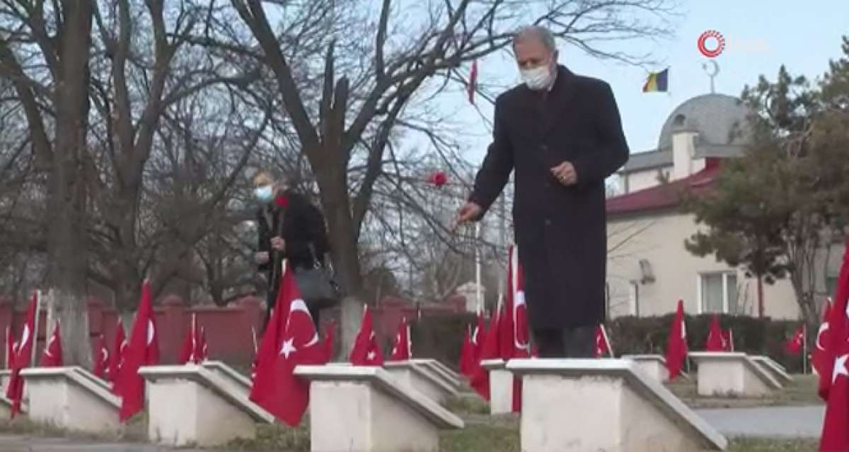 Milli Savunma Bakanı Akar, Romanya'daki Türk şehitliğini ziyaret etti