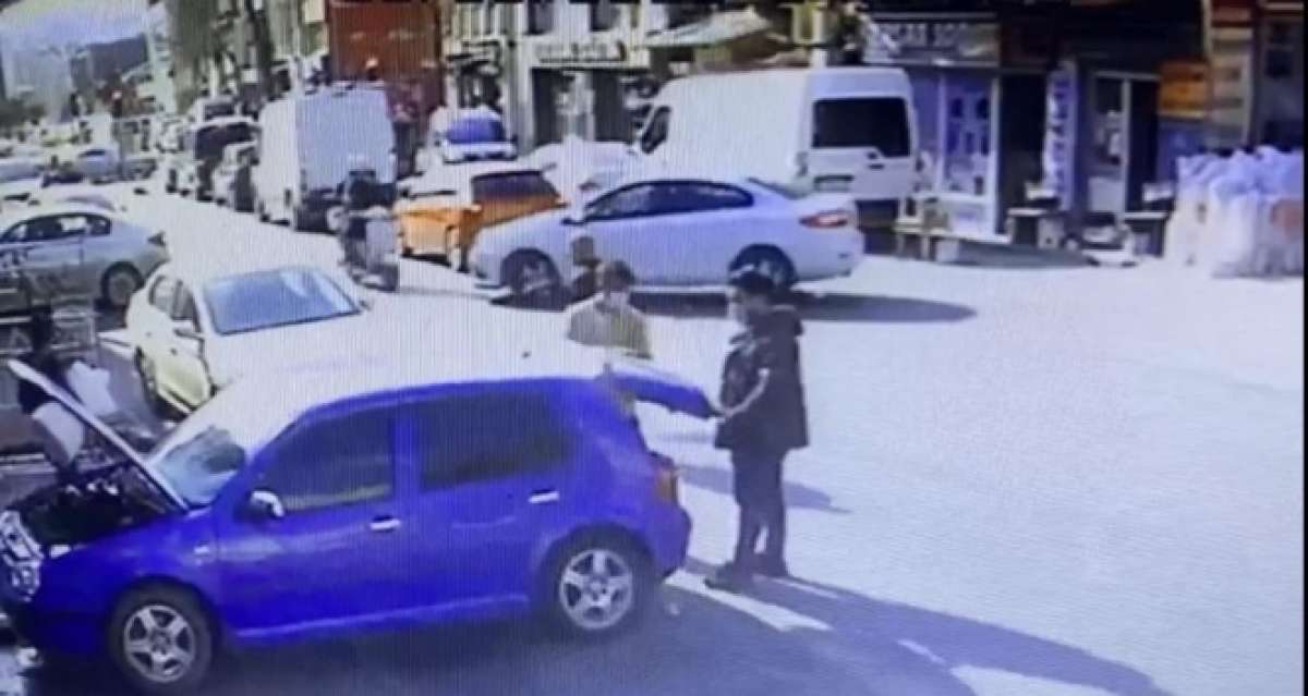 Motosikletteki 2 kişinin takla attığı feci kaza kamerada