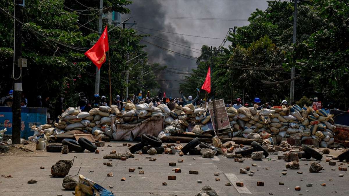 Myanmar'da bugünkü protestolarda ölenlerin sayısı 100'e yükseldi