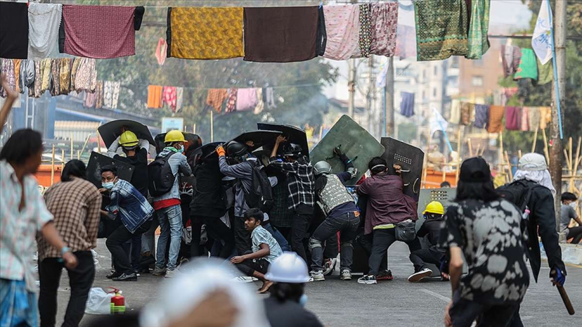 Myanmar'da cunta muhalifi liderden 'protestocuları orduya karşı savunma' sözü