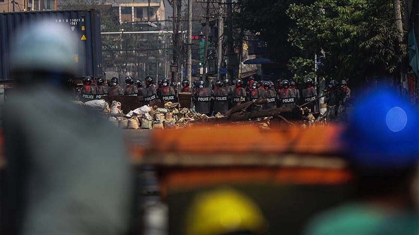 Myanmar'da güvenlik güçleri, grevdeki demir yolu çalışanlarının evlerini bastı