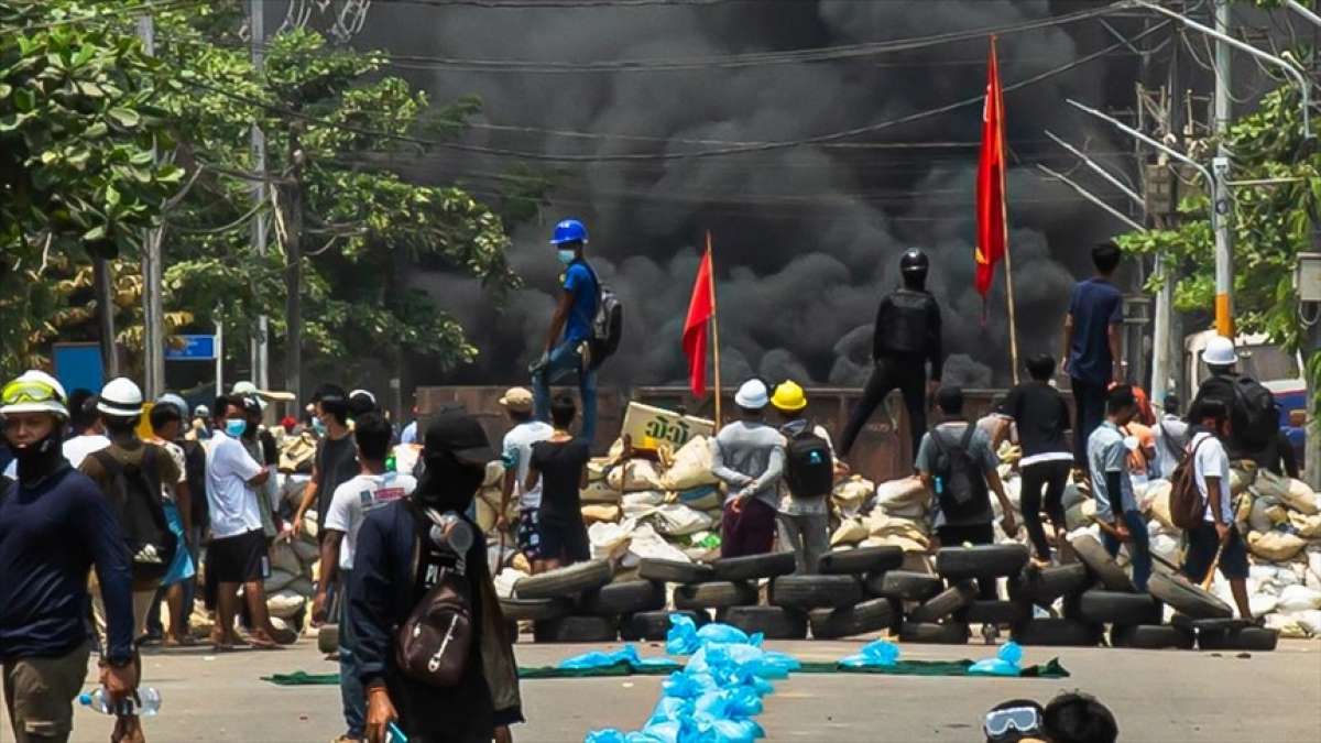 Myanmar'da ordunun darbe karşıtlarına müdahalesi sonucu ölenlerin sayısı 796'ya yükseldi