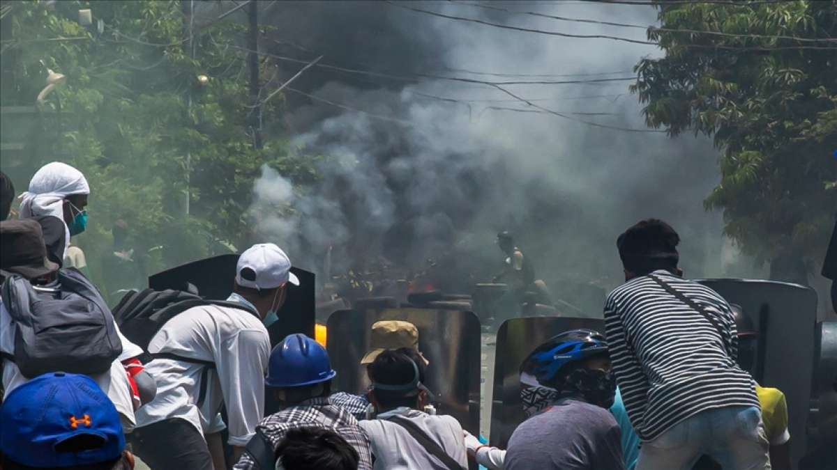 Myanmar'da ordunun darbe karşıtlarına silahlı müdahalesi sonucu ölenlerin sayısı 840'a çık