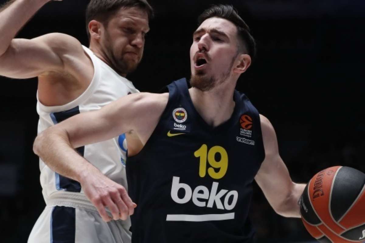 Nando De Colo 1 yıl daha Fenerbahçe'de