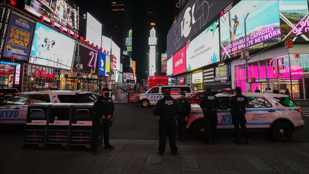 New York'ta Times Meydanı'ndaki silahlı saldırıda 4 yaşındaki çocukla bir kadın yaralandı