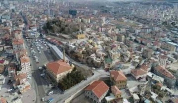 Niğde Kalesi'nde oluşan göçükle 200 metrelik tüneli ortaya çıktı