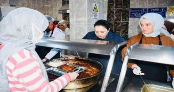 Öğrencilerle iftarda bir araya geldi