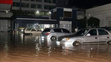 Osmaniye'de fırtına ve sağanak nedeniyle ev, iş yeri ve alt geçitleri su bastı