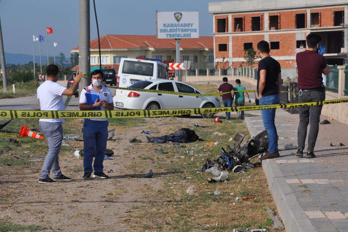 Otomobille motosiklet kafa kafaya çarpıştı: 1 ölü