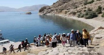 Özel gereksinimli çocuklar Akdamar Adası’nı gezdi