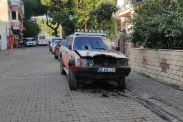 Park halindeki araç bir anda alev aldı!