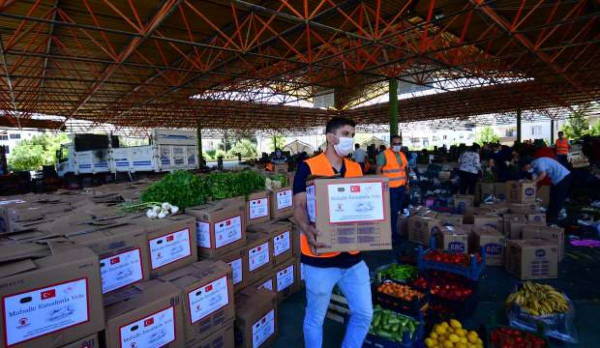 Pazarcıların elinde kalan 100 ton sebze ve meyveyi valilik satın aldı