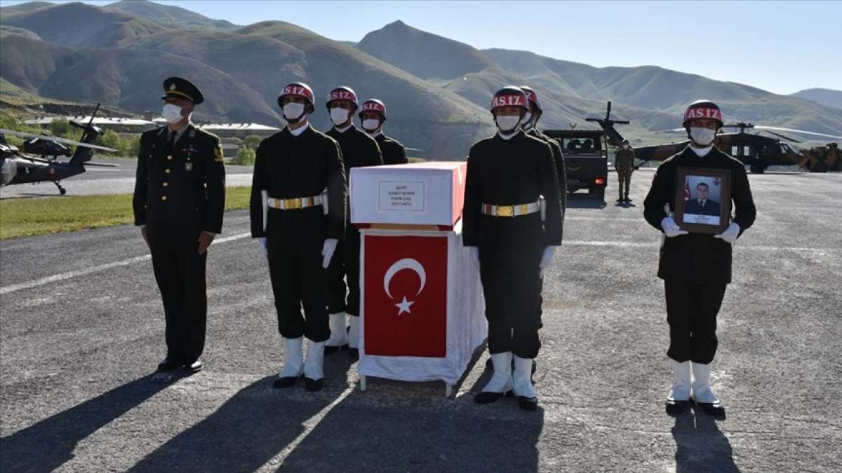 Pençe Yıldırım Harekatı'nda şehit olan asker için Hakkari'de tören düzenlendi