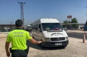 Polis bu defa aşı için durdurdu