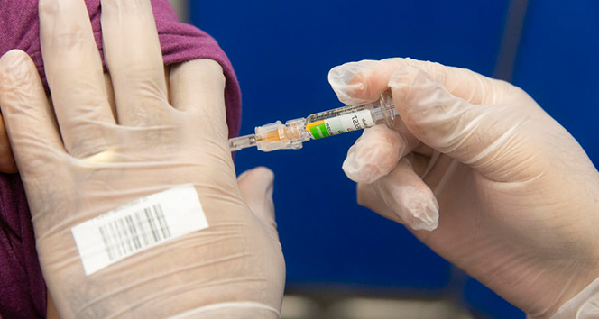 Portekiz'de Covid-19 aşısı olan sağlık çalışanı öldü