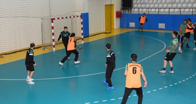 Rakip takımın 8 oyuncunun Covid-19 testleri pozitif çıkınca maç ertelendi