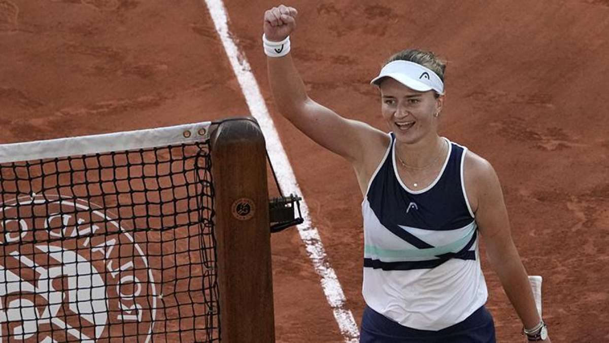 Roland Garros finalinde Pavlyuchenkova ve Krejcikova kupa mücadelesi...