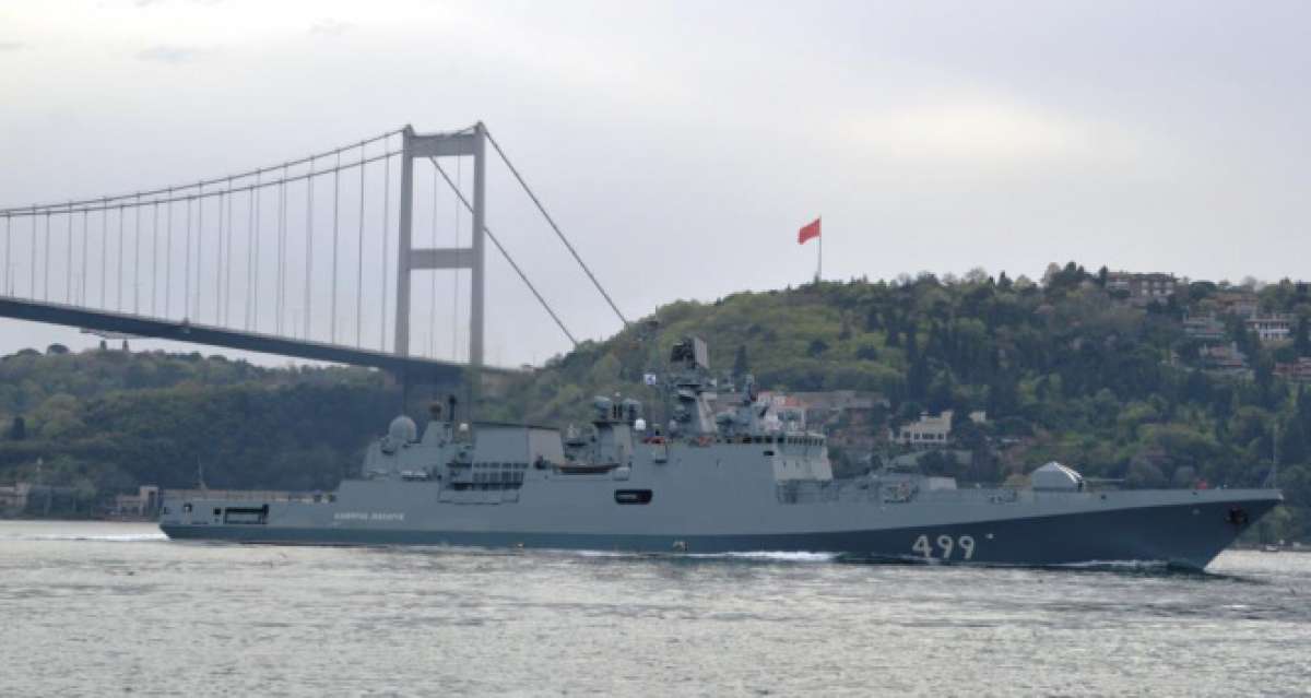 Rus Donanmasına ait RFS 499 borda numaralı "Admiral Makarov" gemisi boğazdan geçti