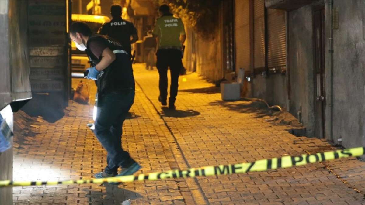 Şanlıurfa'da bir araçtan ateş açılması sonucu 2 polis hafif yaralandı