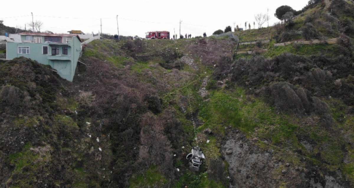 Sarıyer'de dönüş yapan genç sürücü kayalıklardan aşağı uçtu