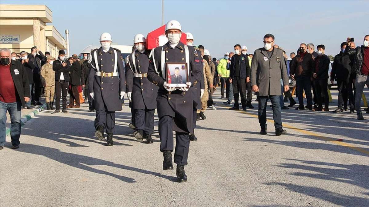 Şehit Astsubay Başçavuş Semih Özbey son yolculuğuna uğurlandı