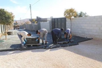 Şehitkamil'de kırsal mahallere kilit parke taşı