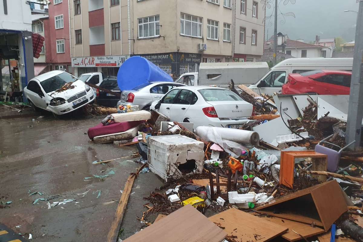 Sel sonrası Bozkurt ilçesi savaş alanına döndü