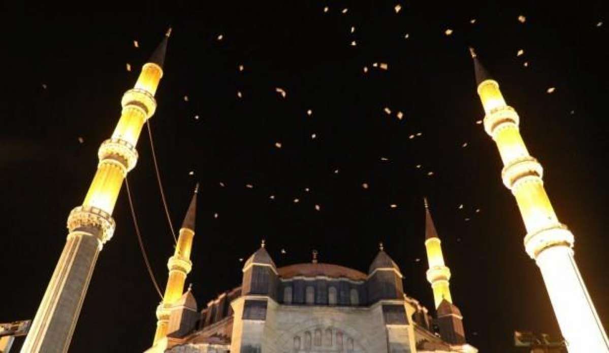 Selimiye Camii üzerindeki görüntü, görenleri şaşırttı