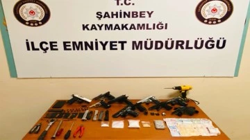 Silah kaçakçılarına operasyon: 25 kişi tutuklandı