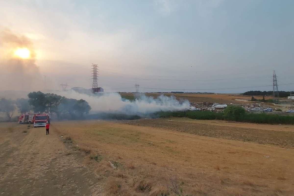 Silivri'de çöplük alanda yangın