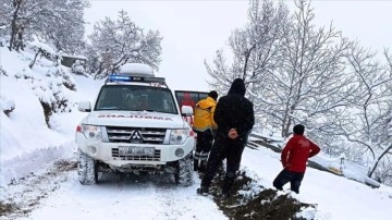 Sinop'ta sağlık ve özel idare ekipleri mahsur kalan hastalar için seferber oldu