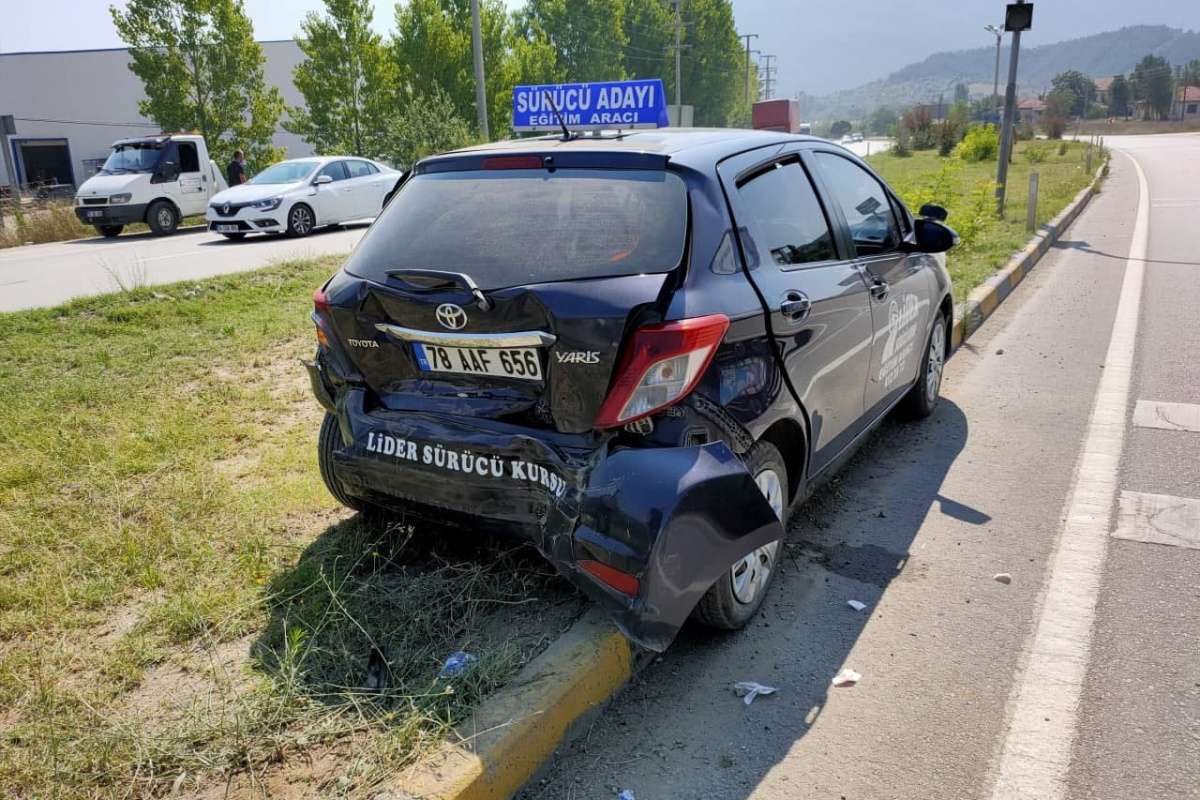 Sürücü adayı kaza yaptı: 5 Yaralı