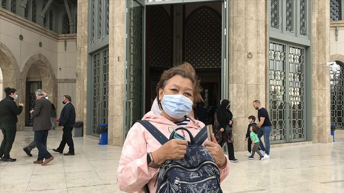 Taksim Camii'ne turistlerden yoğun ilgi