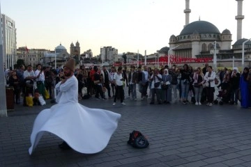 Taksim Meydanı’nda sema gösterisi büyük ilgi çekti