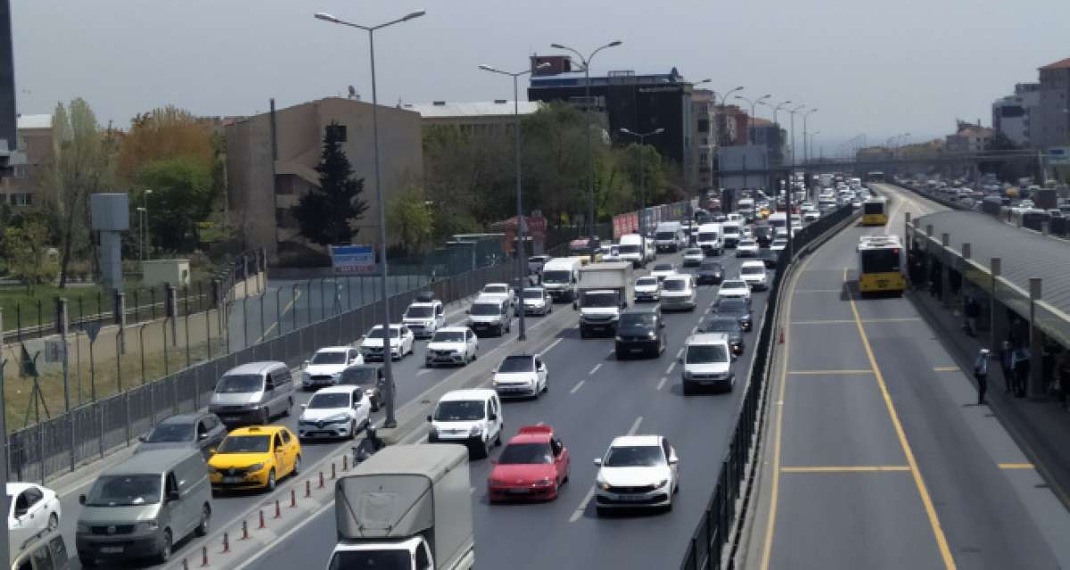 Tam kapanma öncesi İstanbul'da trafik yoğunluğu