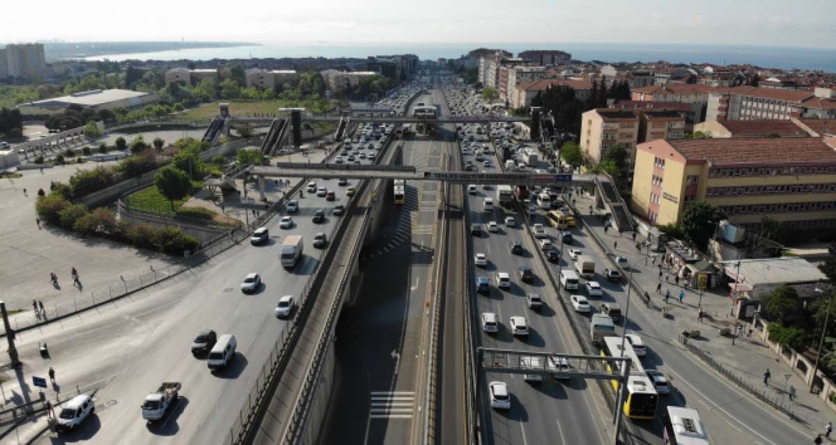 Tam kapanma sonrası Avcılar E-5'te trafik yoğunluğu