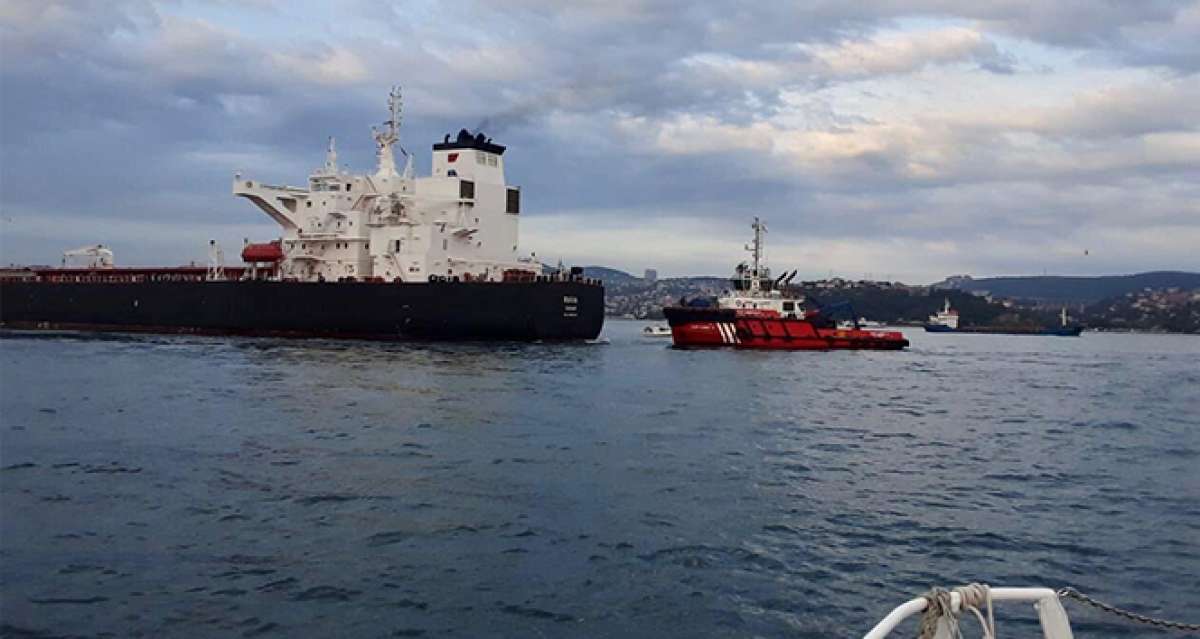 Tanker sahile sürüklendi, İstanbul Boğazı trafiği durduruldu