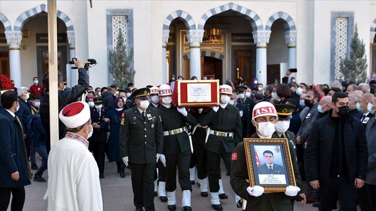 Tatvan'da şehit olan Astsubay Kıdemli Üstçavuş Umulu son yolculuğuna uğurlandı