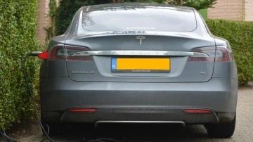 Tesla, güvenlik sorunları nedeniyle 475 binden fazla aracını geri çağırdı