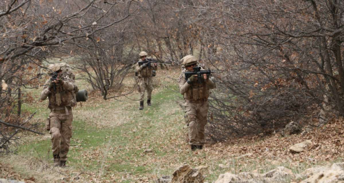 Tunceli'de teröristlerin kullandığı 3 mağara ve EYP imha edildi