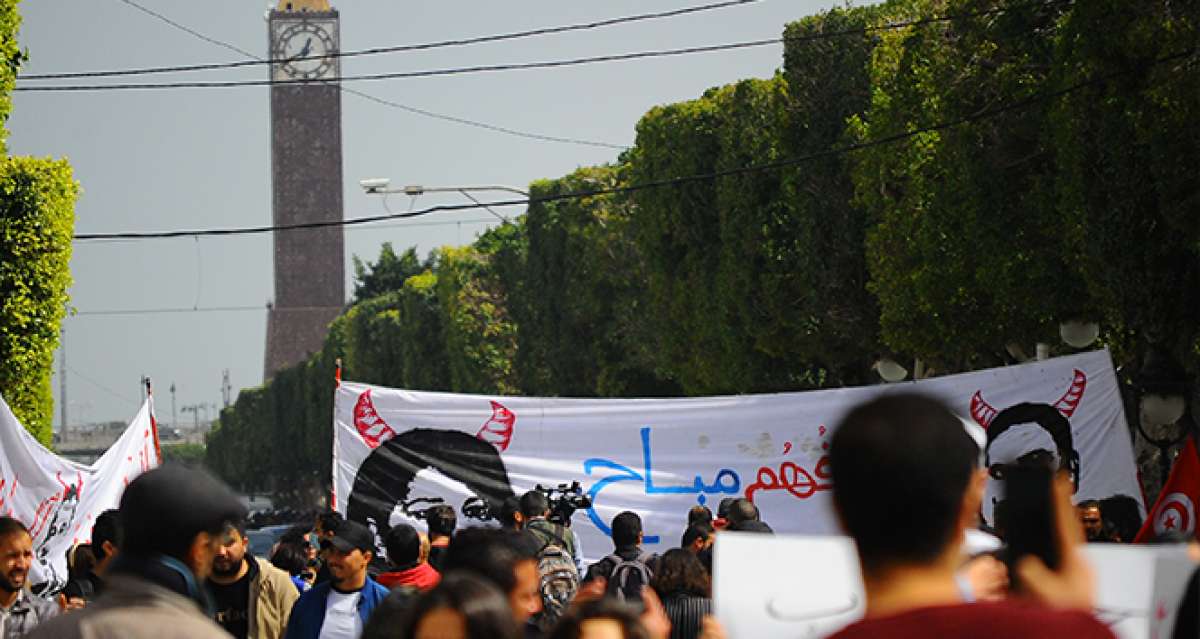 Tunus'ta yüzlerce kişi siyasi ve ekonomik krizi protesto etti