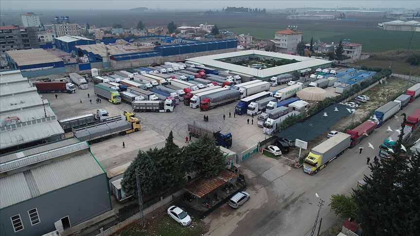 Türkiye'nin 81 ilinden Suriye'ye gönderilen 350 yardım tırının sınır geçişi başladı