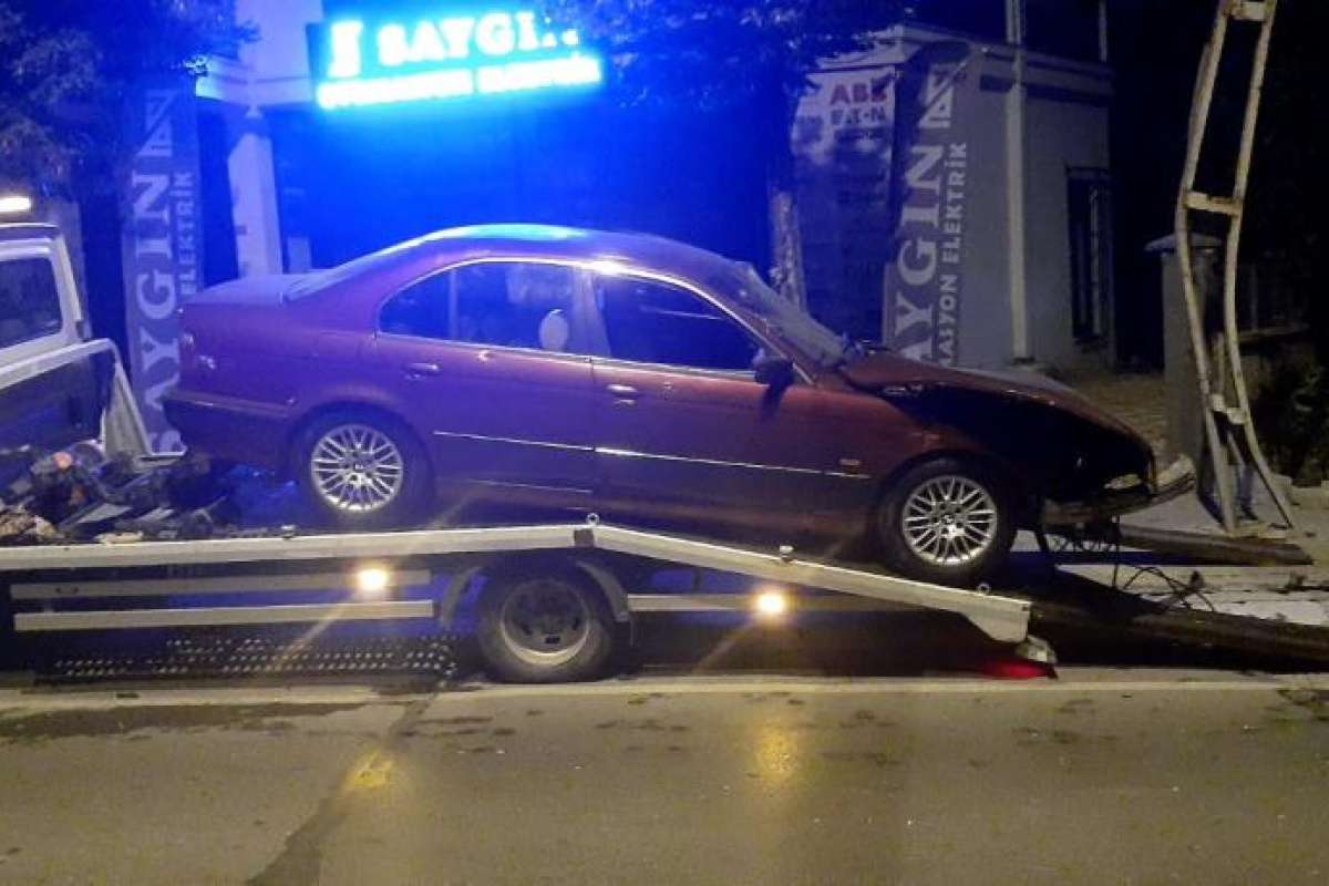 Tuzla'da alkollü sürücü dehşet saçtı: 2 yaralı