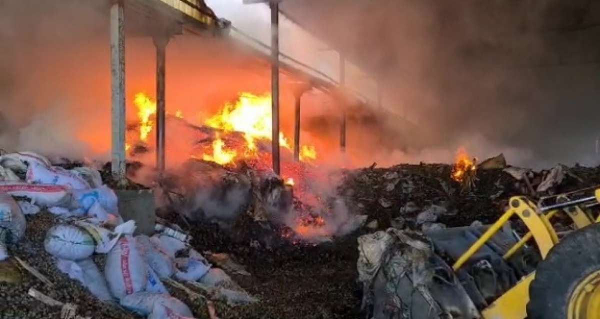 Uşak'ta fabrikada yangın çıktı atölyesi kullanılamaz hale geldi!