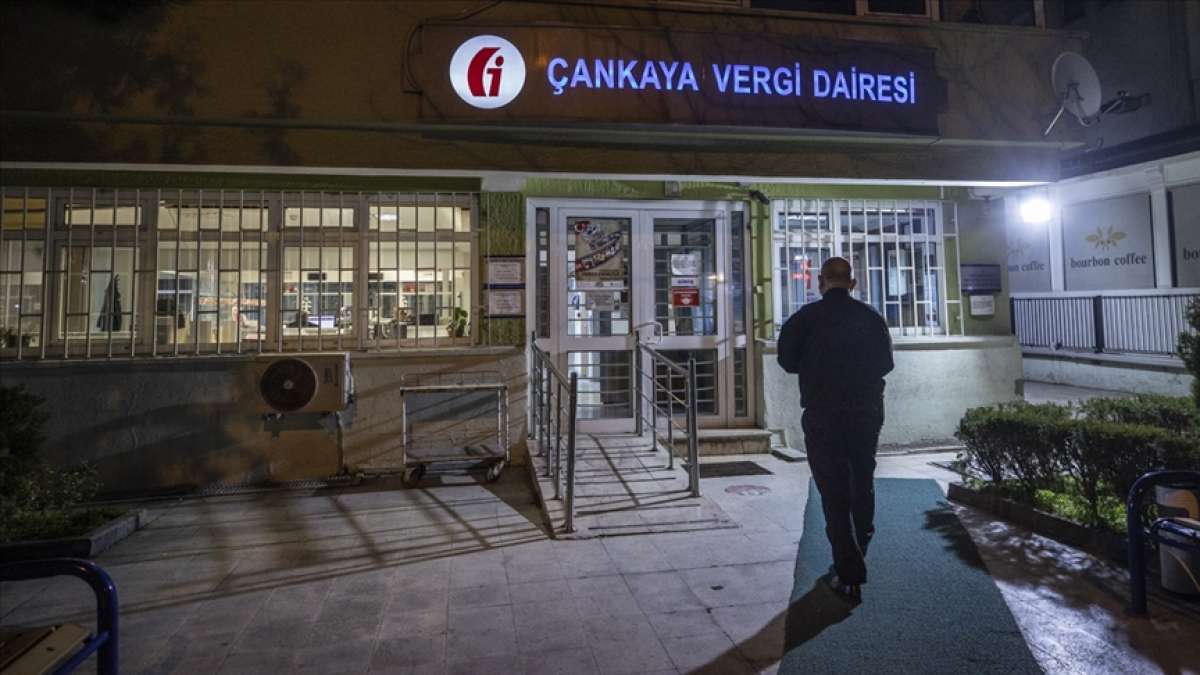 Vergi daireleri bugün saat 21.00'e kadar açık kalacak