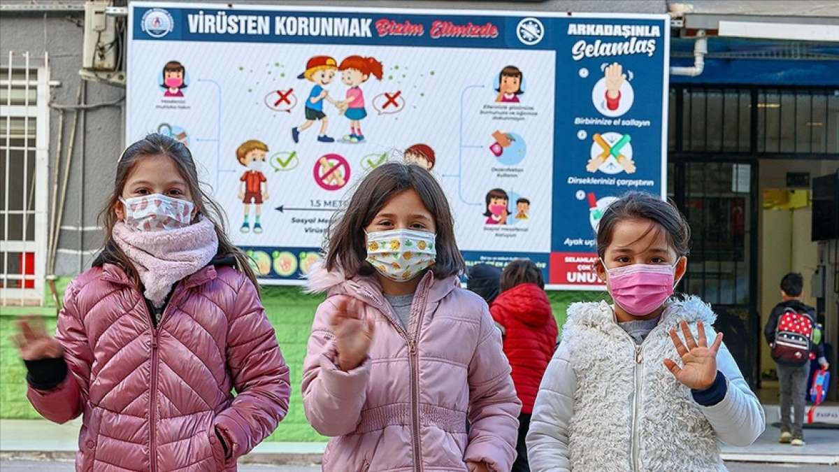 Yeni normalleşme süreciyle okullarda yüz yüze eğitime başlandı